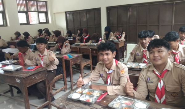 Makan Bergisi Gratis